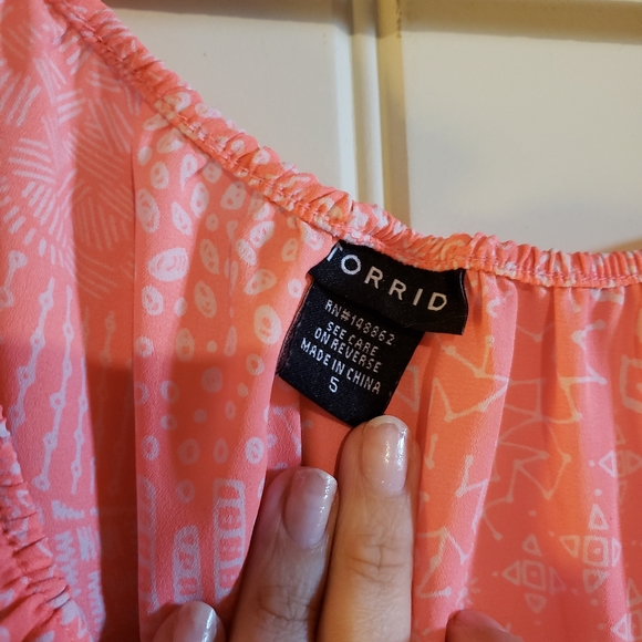 Pink w. White detailing blouse - Picture 3 of 3